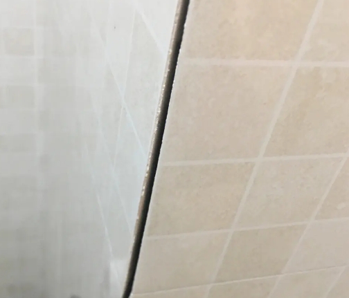 玉门瓷砖空鼓维修公司分享阳台瓷砖脱落的修复过程可以分为以下几个步骤