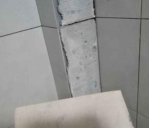 玉门瓷砖空鼓维修公司分享下厨房瓷砖脱落的补救措施。